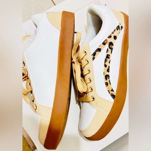 NWOT. Avenue Serra Leopard Print White and Tan. Low Cut Women's Sneakers. Size 9 - Picture 5 of 7